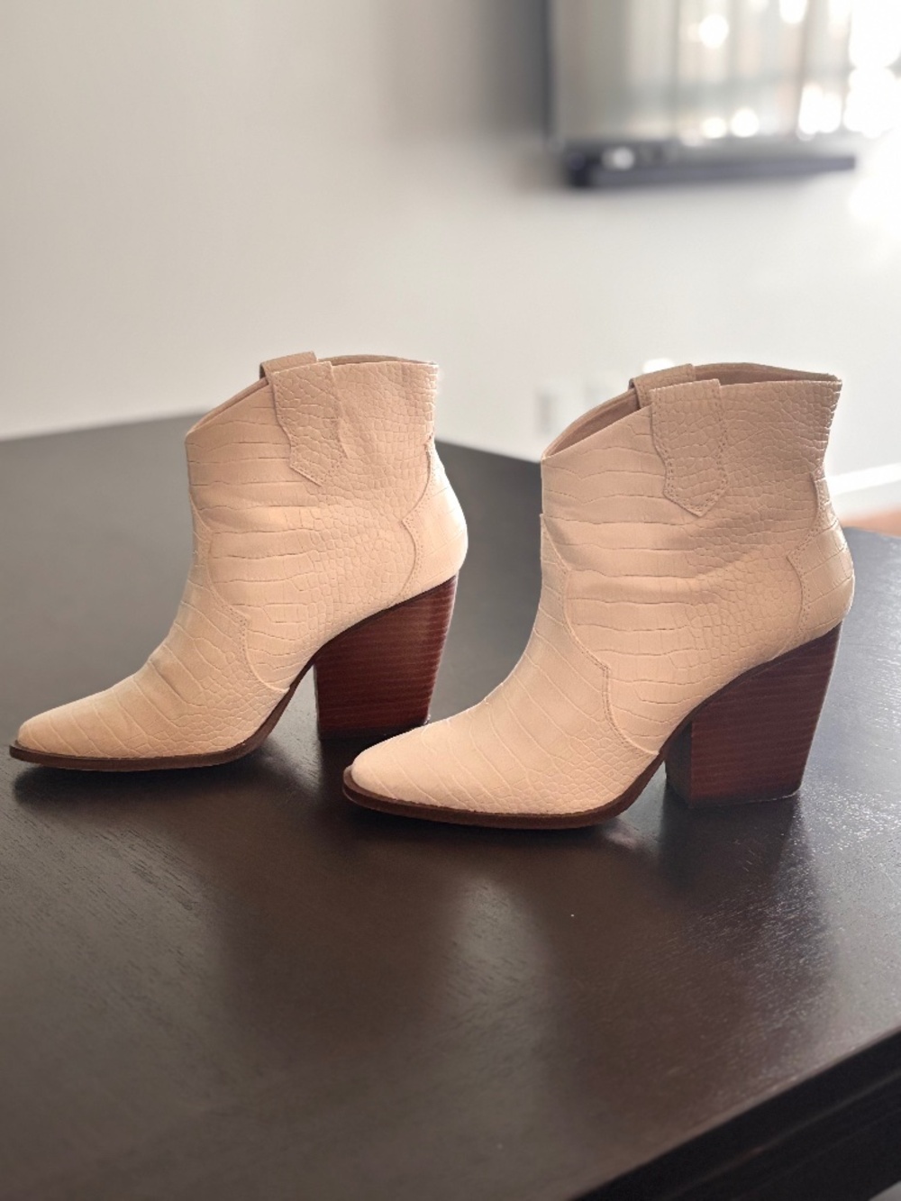 'Chinese Laundry' Brand - Bonnie Congo Croc ankle boots (Cream) Size 9